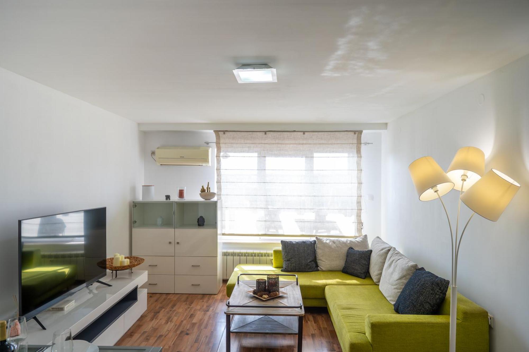 Bright 1bdr With Balcony דירה סופיה